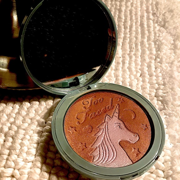 Too Faced Unicorn Tears Bronzer - Picture 3 of 4